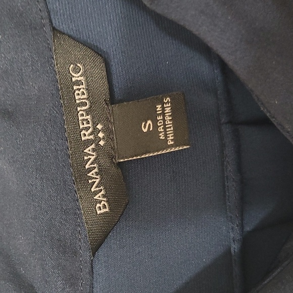 Banana Republic button down sateen shirt, navy size small - Picture 3 of 5